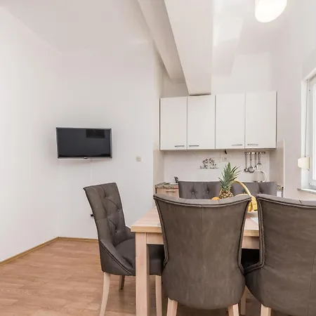 Apartment Mihaela *