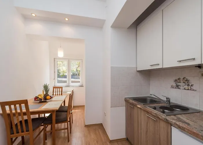 Mihaela Трогир